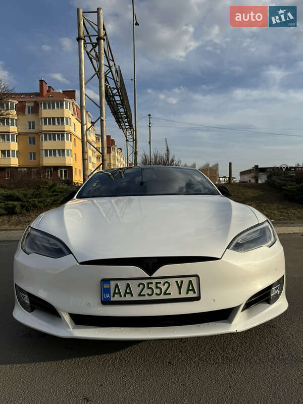 Ліфтбек Tesla Model S 2019 в Києві