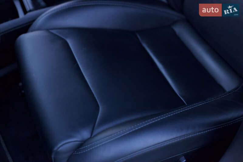 Ліфтбек Tesla Model S 2019 в Києві