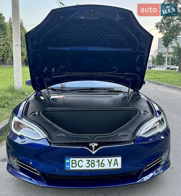 Лифтбек Tesla Model S 2016 в Львове