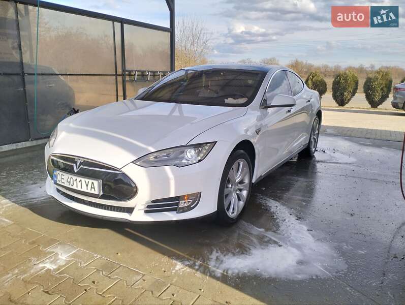 Ліфтбек Tesla Model S 2016 в Чернівцях