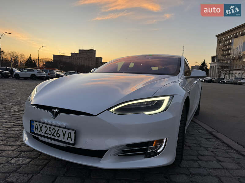 Ліфтбек Tesla Model S 2017 в Харкові