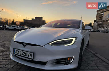 Лифтбек Tesla Model S 2017 в 