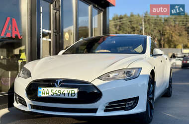 Ліфтбек Tesla Model S 2015 в Києві