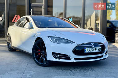 Ліфтбек Tesla Model S 2015 в Києві