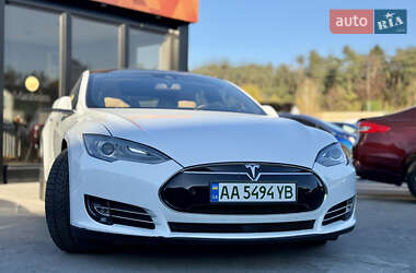 Ліфтбек Tesla Model S 2015 в Києві