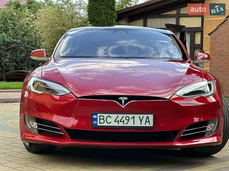Ліфтбек Tesla Model S 2017 в Львові