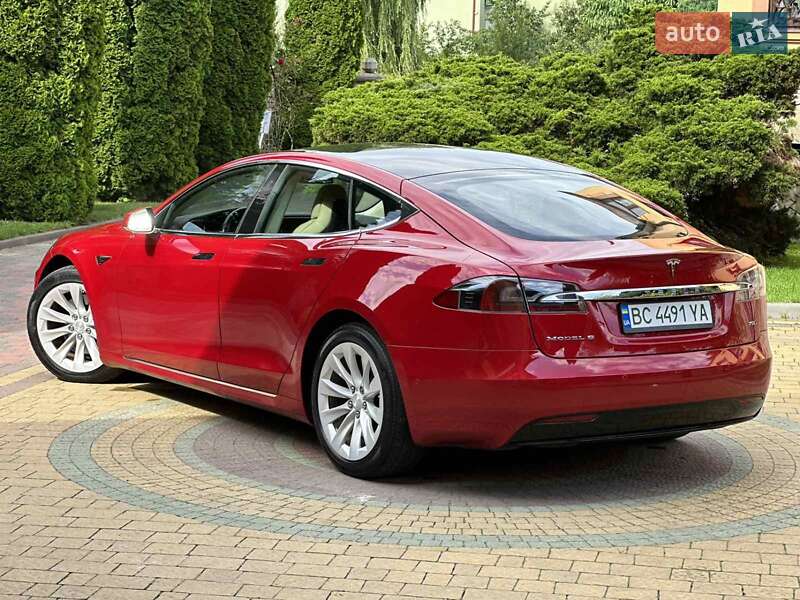 Ліфтбек Tesla Model S 2017 в Львові
