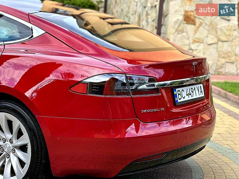 Ліфтбек Tesla Model S 2017 в Львові