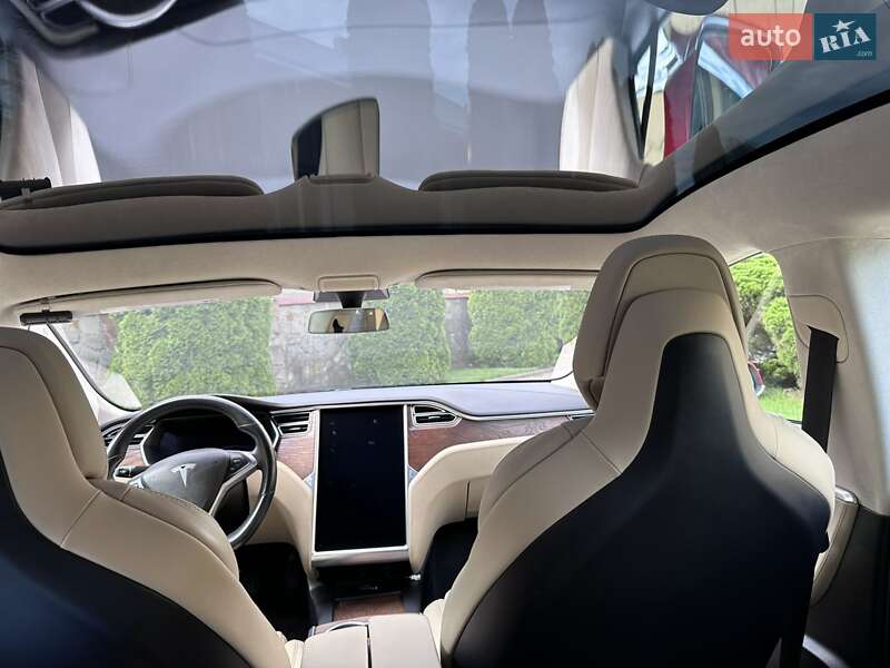 Ліфтбек Tesla Model S 2017 в Львові