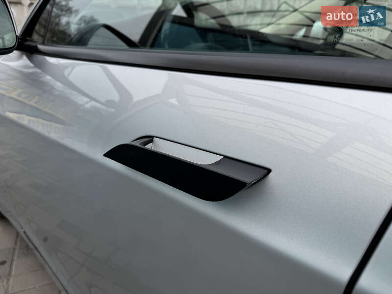 Ліфтбек Tesla Model S 2018 в Дніпрі