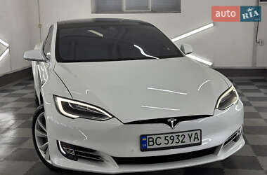 Лифтбек Tesla Model S 2016 в Трускавце