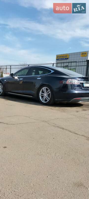 Лифтбек Tesla Model S 2014 в Сумах