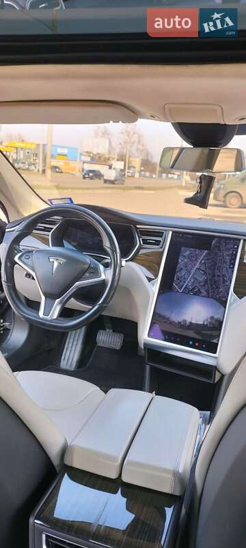 Лифтбек Tesla Model S 2014 в Сумах