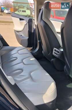 Лифтбек Tesla Model S 2014 в 