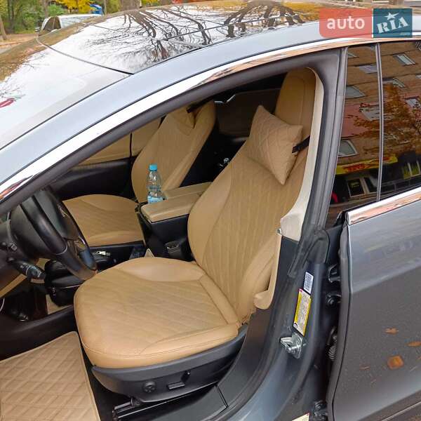 Ліфтбек Tesla Model S 2013 в 