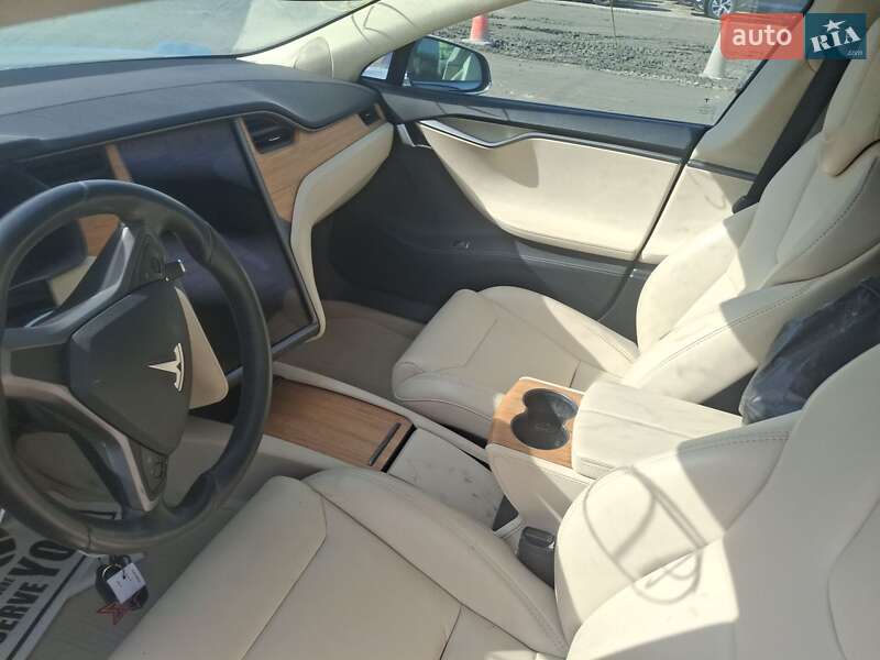 Лифтбек Tesla Model S 2018 в Киеве