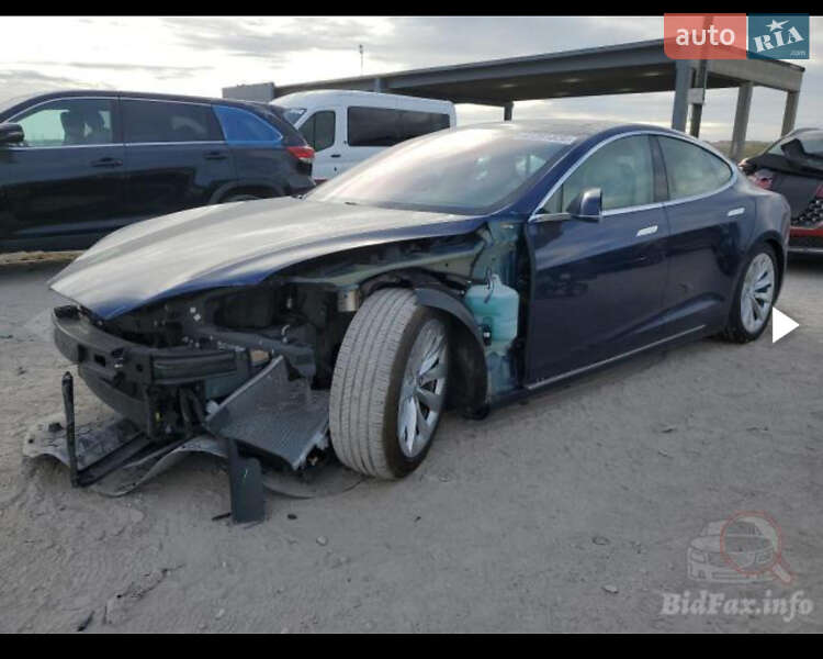 Лифтбек Tesla Model S 2018 в Киеве