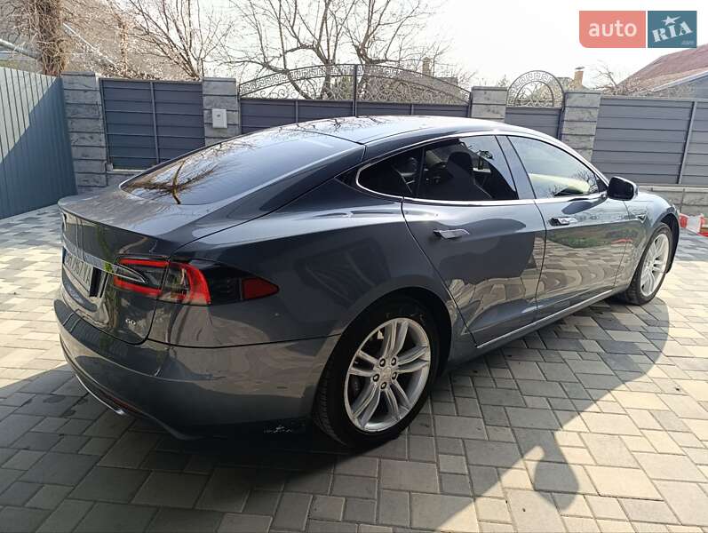 Лифтбек Tesla Model S 2013 в Измаиле