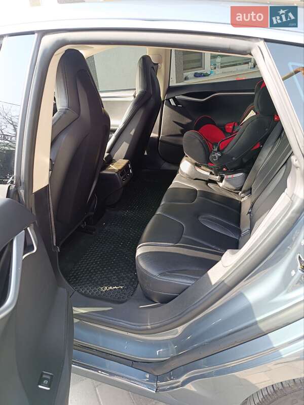 Лифтбек Tesla Model S 2013 в Измаиле