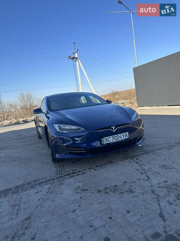 Лифтбек Tesla Model S 2016 в Львове