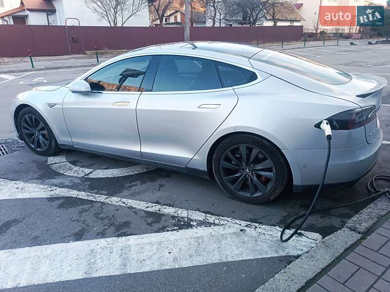 Ліфтбек Tesla Model S 2014 в Львові