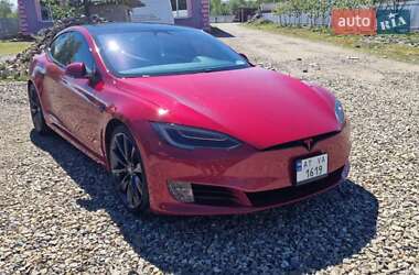 Лифтбек Tesla Model S 2017 в 