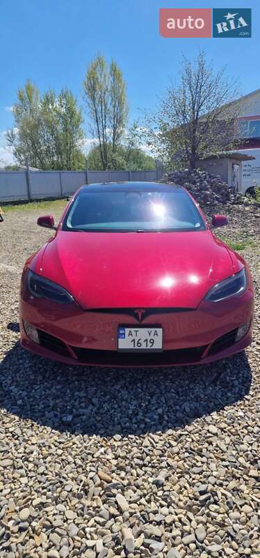 Ліфтбек Tesla Model S 2017 в Косові