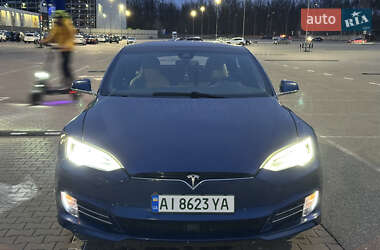 Лифтбек Tesla Model S 2015 в 
