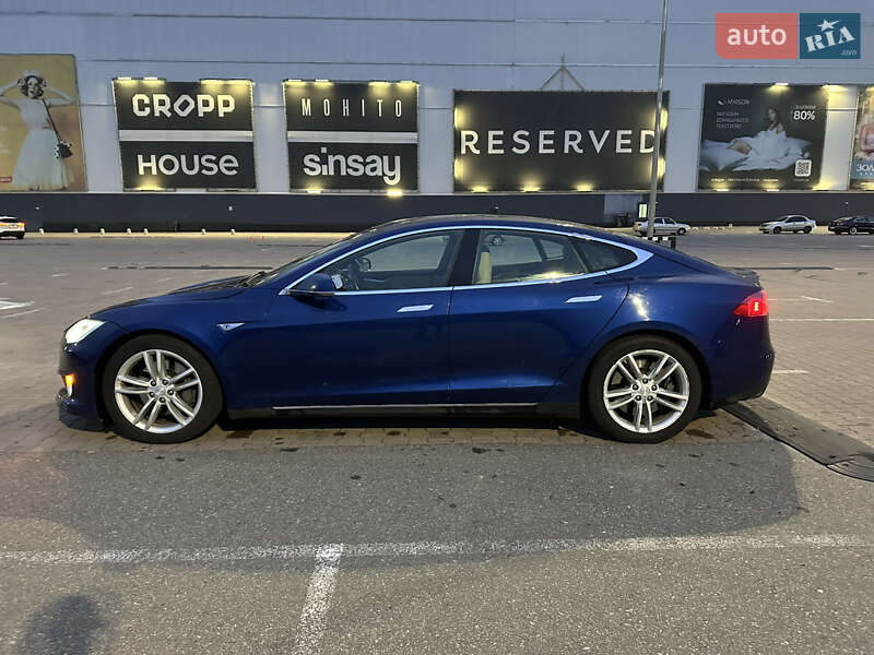 Лифтбек Tesla Model S 2015 в Киеве