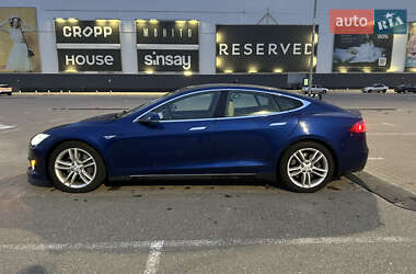 Лифтбек Tesla Model S 2015 в 