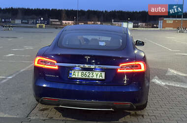 Лифтбек Tesla Model S 2015 в 