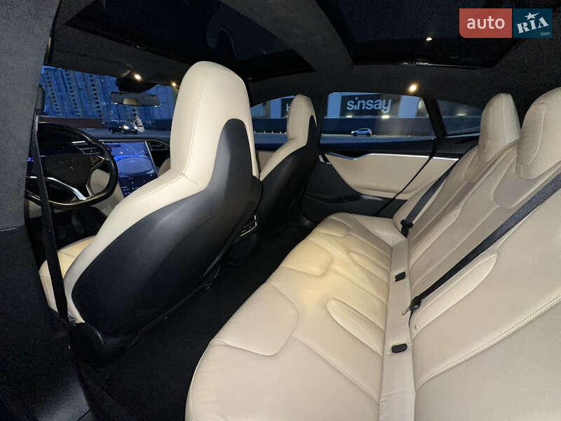 Лифтбек Tesla Model S 2015 в Киеве