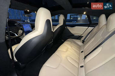 Лифтбек Tesla Model S 2015 в 