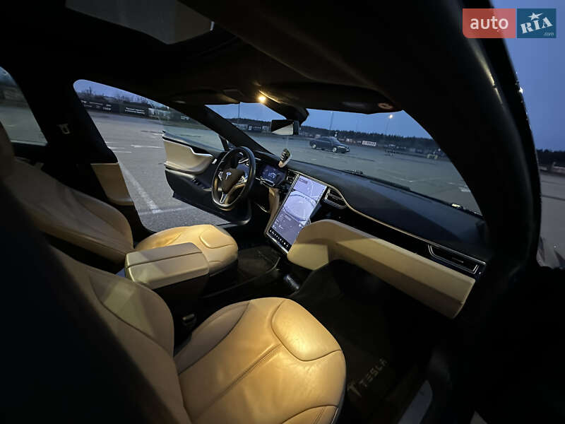 Лифтбек Tesla Model S 2015 в Киеве