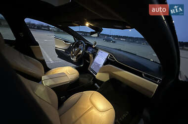 Лифтбек Tesla Model S 2015 в 