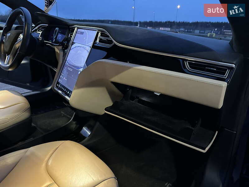 Лифтбек Tesla Model S 2015 в Киеве