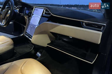 Лифтбек Tesla Model S 2015 в 