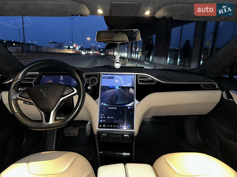 Лифтбек Tesla Model S 2015 в Киеве