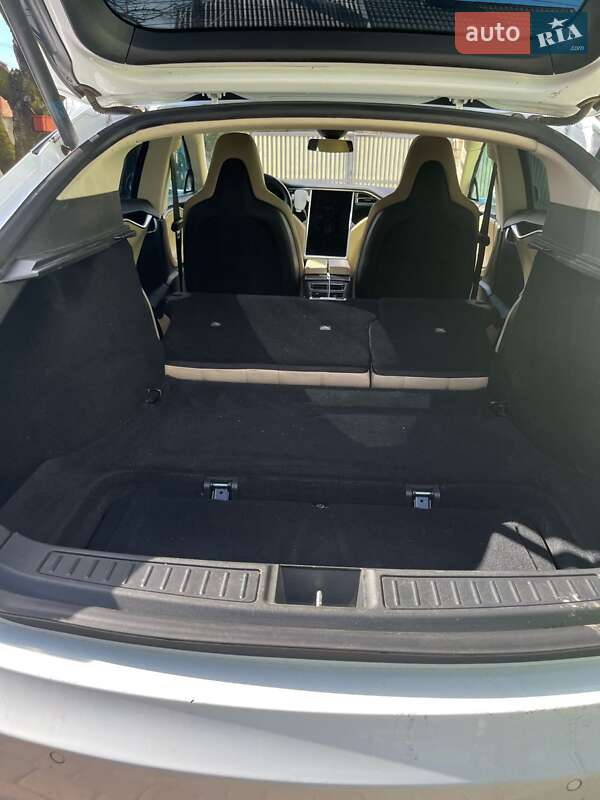 Лифтбек Tesla Model S 2015 в Луцке