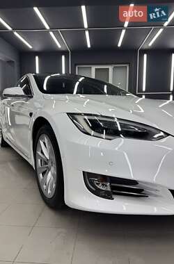 Лифтбек Tesla Model S 2017 в 