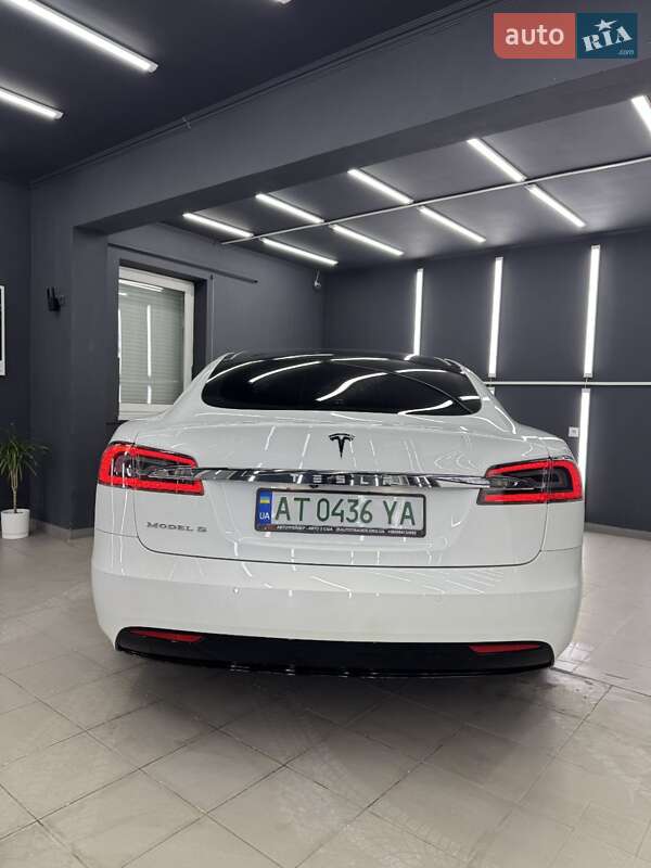 Лифтбек Tesla Model S 2017 в Коломые