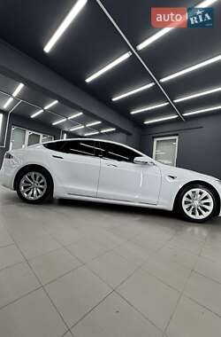 Лифтбек Tesla Model S 2017 в 