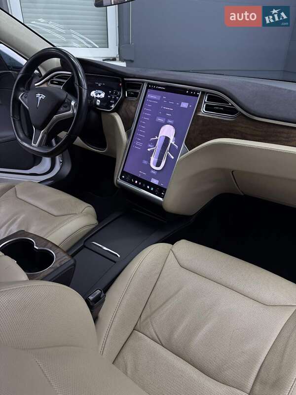 Лифтбек Tesla Model S 2017 в Коломые