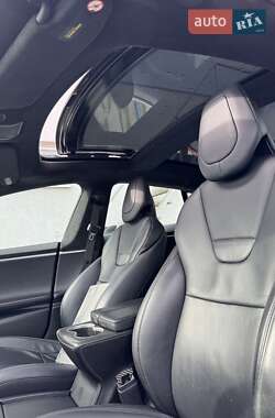 Лифтбек Tesla Model S 2017 в 