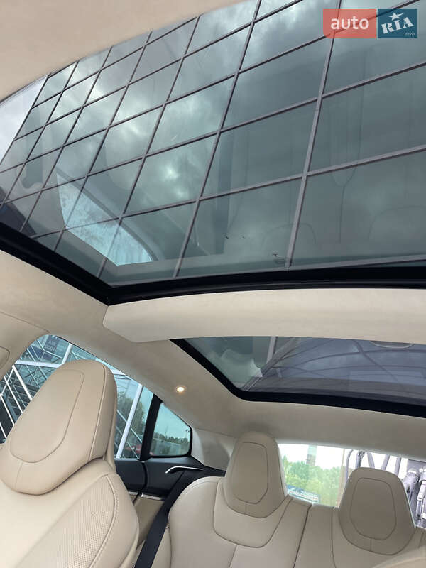 Ліфтбек Tesla Model S 2016 в Києві