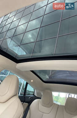 Лифтбек Tesla Model S 2016 в 
