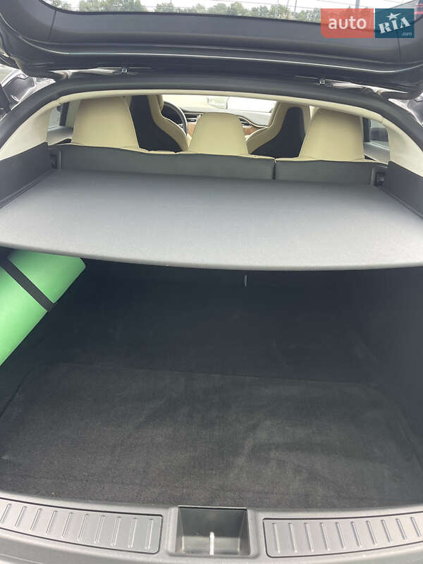 Лифтбек Tesla Model S 2016 в Киеве