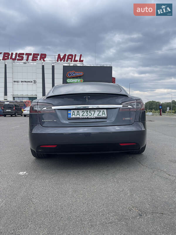 Лифтбек Tesla Model S 2016 в Киеве