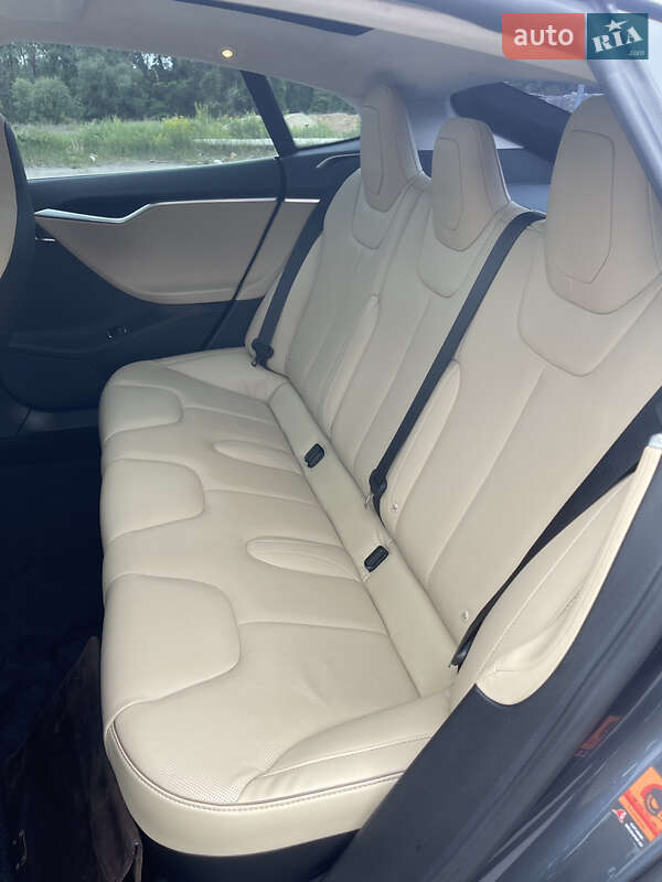 Лифтбек Tesla Model S 2016 в Киеве