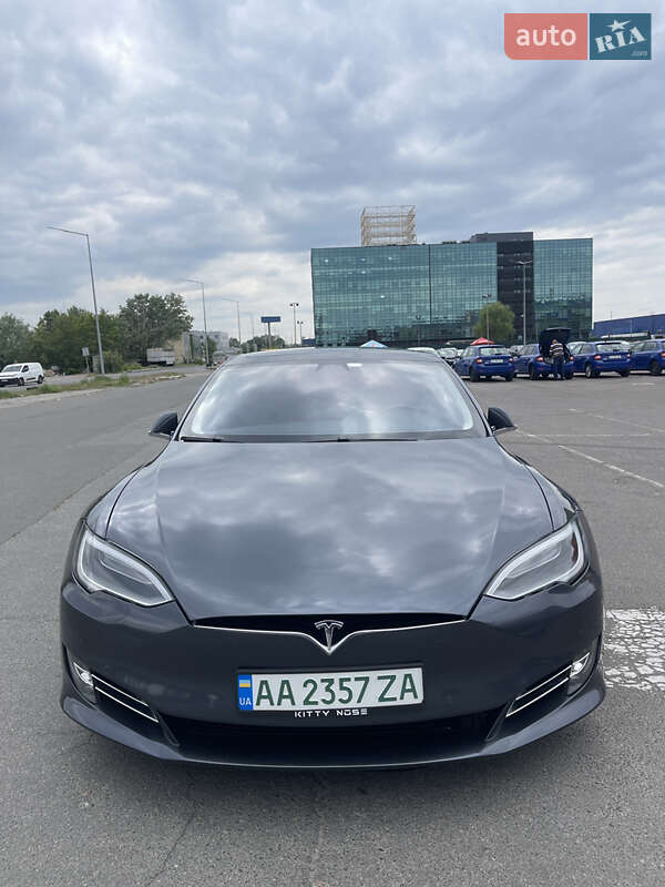 Лифтбек Tesla Model S 2016 в Киеве
